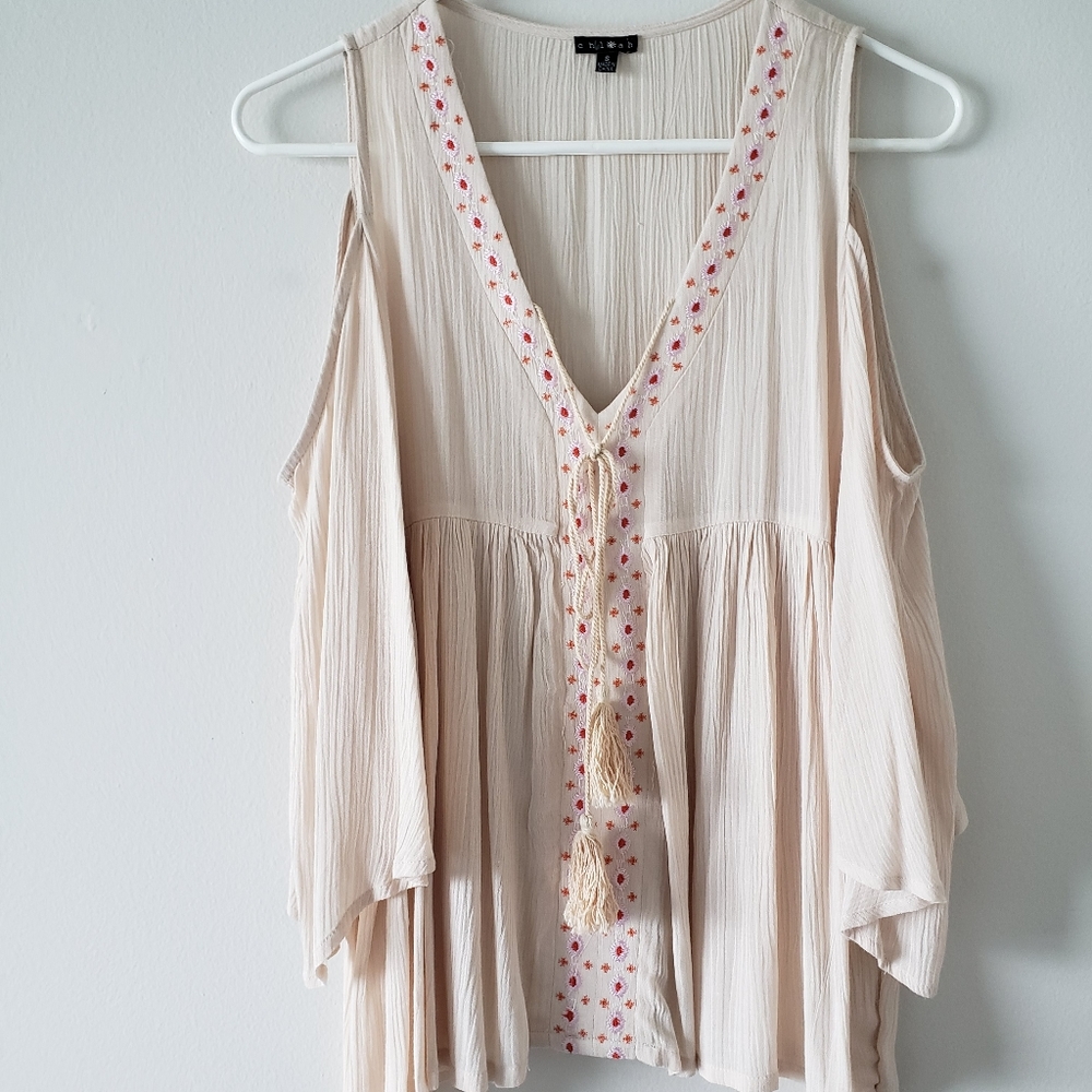 🌼Anthropologie bohemian  blouse cream cold shoulder and tassels size small 🌼